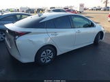 Toyota Prius Two JTDKBRFU8J3074672 снимка