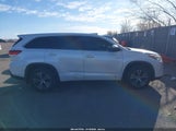 Toyota Highlander Hybrid Le 5TDBGRFH9JS046432 снимка