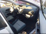 Toyota Prius C Two JTDKDTB30E1063090 снимка