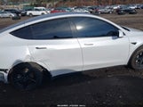 Tesla Model Y Premium Rear-Wheel Drive/Standard Rear-Wheel Drive 7SAYGDEDXTA438614 photo