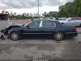 Lincoln Town Car Signature Limited 2LNHM82W08X655680 fotografie