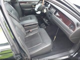 Lincoln Town Car Signature Limited 2LNHM82W08X655680 снимка