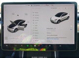Tesla Model Y Long Range Dual Motor All-Wheel Drive 5YJYGDEEXLF032048 fotografie