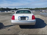 Lincoln Town Car Signature 1LNHM82WXXY703765 photo