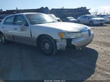 Lincoln Town Car Signature 1LNHM82WXXY703765 снимка