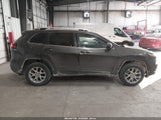 Jeep Cherokee Latitude 1C4PJLCB1GW126725 снимка
