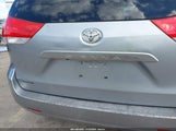 Toyota Sienna Le V6 5TDKK3DC2BS152306 снимка