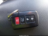 Toyota Rav4 Hybrid Xle JTMRJREV3JD243096 снимка