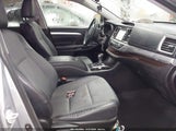 Toyota Highlander Le Plus 5TDBZRFH0JS909712 снимка