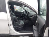 Jeep Cherokee Latitude Plus 4X4 1C4PJMLX7KD223661 снимка