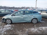 Toyota Prius Four JTDKARFU0J3545619 снимка