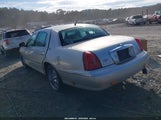 Lincoln Town Car Signature 1LNFM82W9WY687726 photo