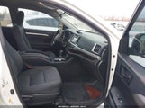 Toyota Highlander Le 5TDZZRFH9KS352539 снимка