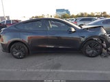 Tesla Model Y Premium Rear-Wheel Drive 7SAYGDED2TF404816 photo