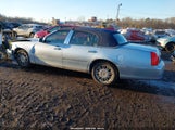 Lincoln Town Car Signature Limited 2LNBL8CV1AX605844 fotografie