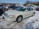 Lincoln Town Car Signature 1LNHM81WX6Y608140 photo