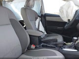 Toyota Corolla Le 2T1BURHE5HC799082 снимка