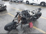 Ducati Panigale V4S ZDMDAGWWXRB011418 снимка