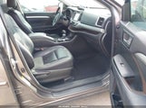 Toyota Highlander Xle V6 5TDKKRFH6FS119052 fotografie