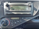 Toyota Prius C Two JTDKDTB31D1053571 снимка