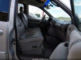 Chrysler Town And Country 1C4DP64L9YB676965 снимка