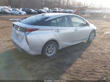 Toyota Prius Two JTDKBRFU0J3598947 снимка