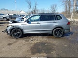 Volkswagen Tiguan 2.0T Se R-Line Black 3VV8B7AX0PM070995 снимка