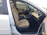 Toyota Rav4 Hybrid Xle Premium JTMB6RFV0ND532637 photo