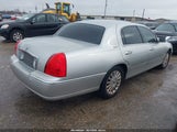 Lincoln Town Car Signature 1LNHM82W03Y678322 fotografie