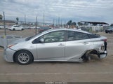 Toyota Prius Three JTDKARFU9G3513471 снимка