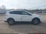 Toyota Rav4 Le JTMBFREV3GD180285 снимка