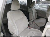 Toyota Sienna Le 8 Passenger 5TDKK3DC3GS711935 fotografie