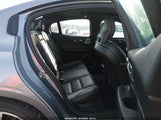 Volvo S60 T6 R-Design 7JRA22TM7KG014031 fotografie