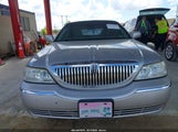 Lincoln Town Car Signature 1LNHM82W43Y618155 снимка
