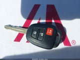 Toyota Rav4 Le 2T3BFREV8JW760979 снимка