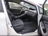 Toyota Prius Two JTDKN3DU8C5425823 fotografie