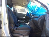 Chevrolet Trax Ls 3GNCJNSBXJL372088 снимка