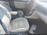 Hyundai Elantra Se 5NPD74LF6HH040215 снимка