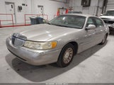 Lincoln Town Car Signature 1LNHM82W4XY663084 fotografie