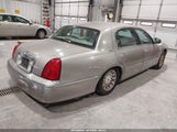 Lincoln Town Car Signature 1LNHM82W4XY663084 fotografie