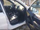 Volkswagen Tiguan R-Line WVGBV7AX9FW601746 снимка