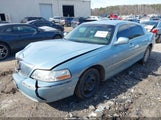Lincoln Town Car Signature 1LNHM81W15Y615184 fotografie