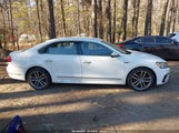 Volkswagen Passat 1.8T R-Line 1VWDT7A38HC019350 снимка