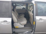 Toyota Sienna Le V6 5TDKK3DC8BS173385 снимка