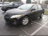 Toyota Camry Le 4T4BF3EK1BR209781 снимка