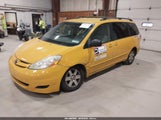 Toyota Sienna Le 5TDKK4CCXAS318982 снимка