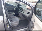 Toyota Sienna Le 8 Passenger 5TDKZ3DC8HS862881 снимка