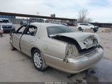 Lincoln Town Car Signature Limited 1LNHM82W26Y622533 снимка