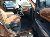 Toyota Tundra  5.7L V8 5TFGY5F1XEX152872 fotografie
