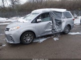 Toyota Sienna Xle 8 Passenger 5TDYZ3DC4JS940590 photo